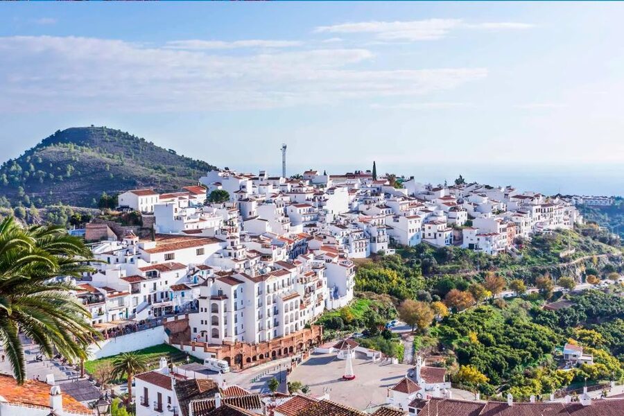 From Málaga: Caves of Nerja, Nerja and Frigiliana Day Tour - Who should book this tour?