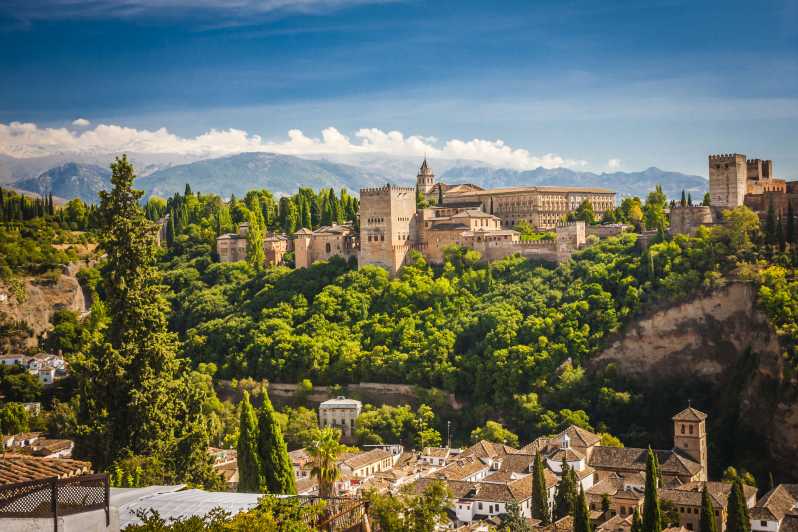 From Malaga: Day Trip to Alhambra by Bus with Entry Tickets - Why the Alhambra makes this a worthwhile day