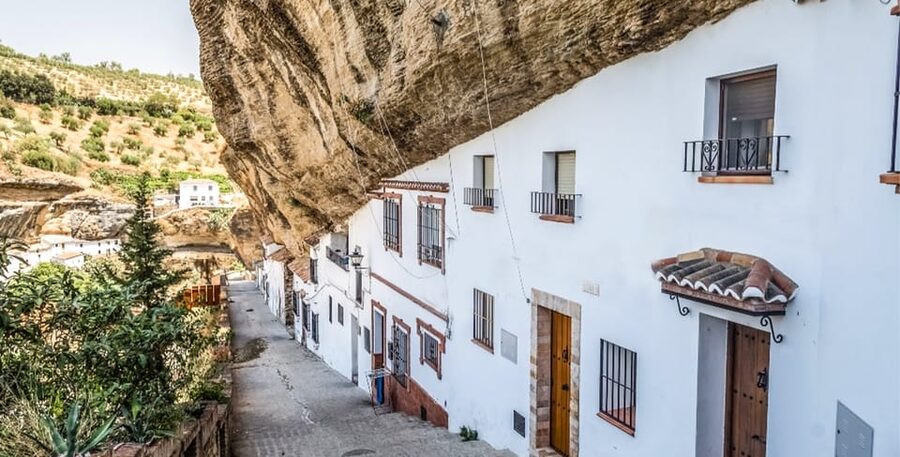 From Malaga: Ronda and Setenil Tour with Scenic Train - Who will enjoy this day most