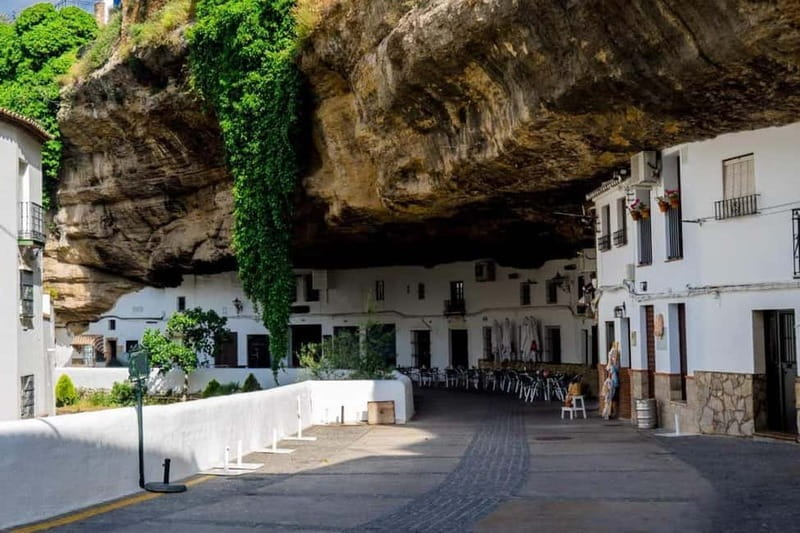 From Malaga: Ronda & Setenil de las Bodegas Guided Day Trip - How much walking should you expect?