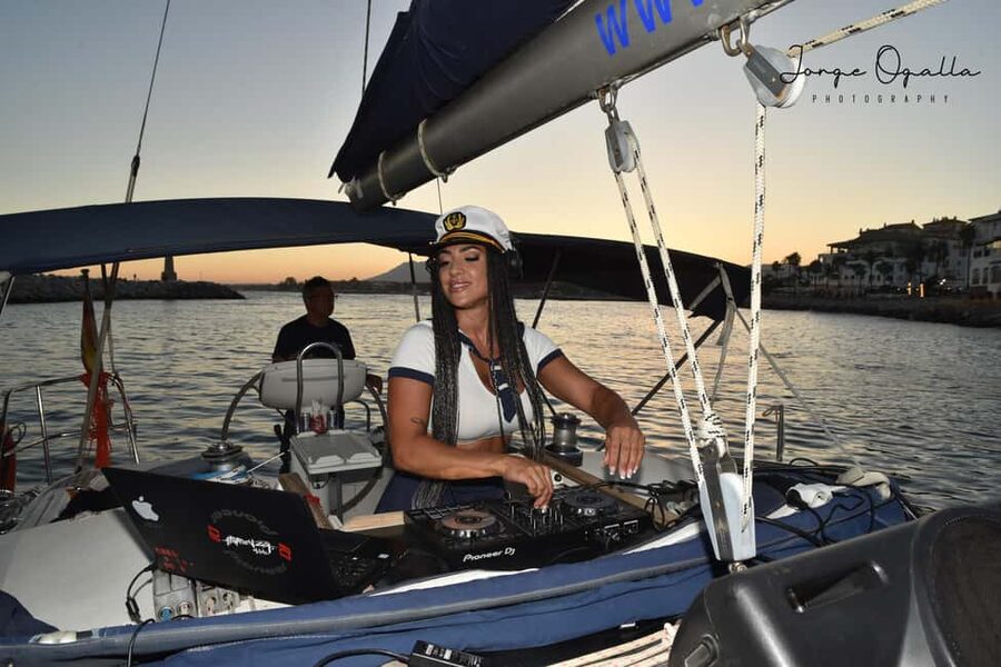 From Marbella: Private and Group Sailboat Cruise & Drinks - Setting out from Puerto Banús and Marbella Marina