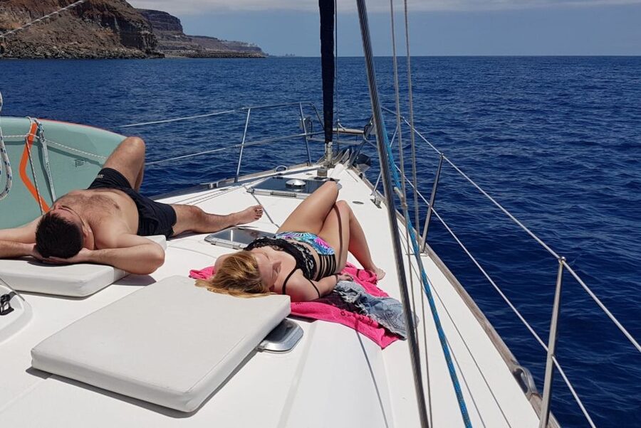 From Puerto de Mogán: Sailboat Trip with Food and Drinks - The first hour: getting under sail