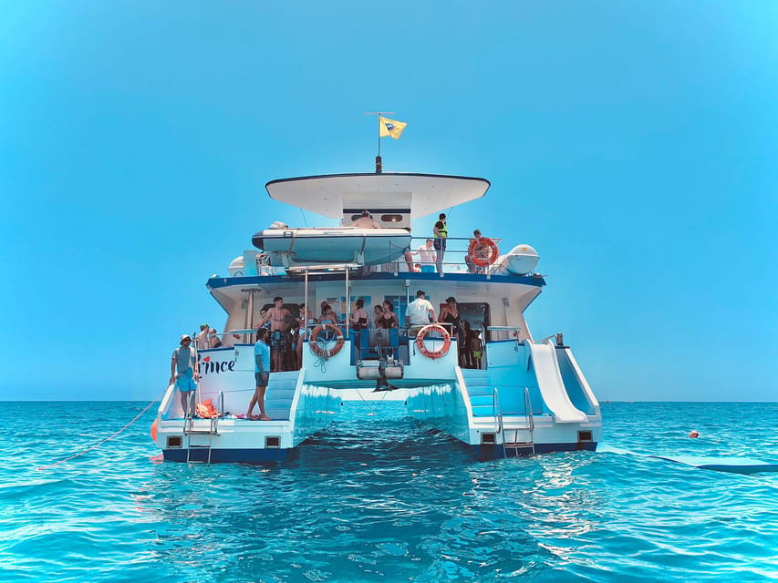 From Puerto Rico: Boat trip along the coast w/ Food & Drinks - What makes this boat trip worth considering