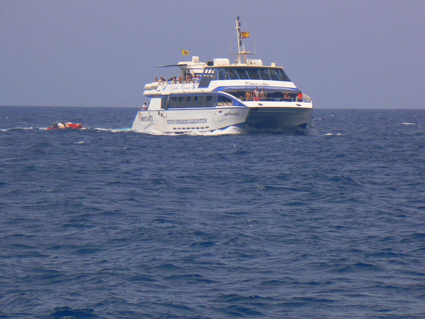 From Puerto Rico: Boat trip along the coast w/ Food & Drinks - The anchor stop near Mogán