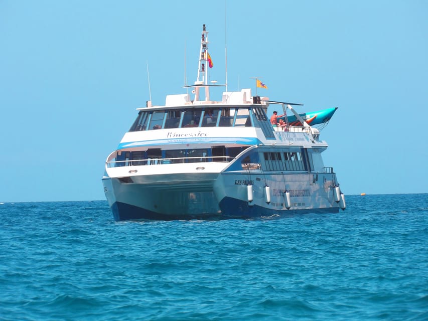 From Puerto Rico: Boat trip along the coast w/ Food & Drinks - What could make the day less enjoyable