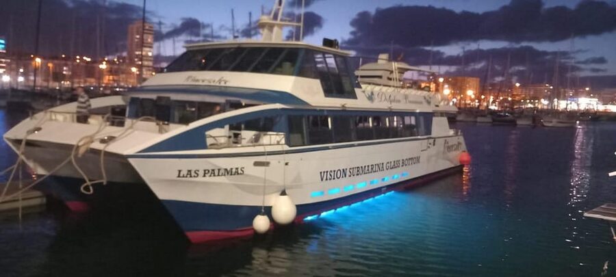 From Puerto Rico: Boat trip along the coast w/ Food & Drinks - Seeing Gran Canaria from the water