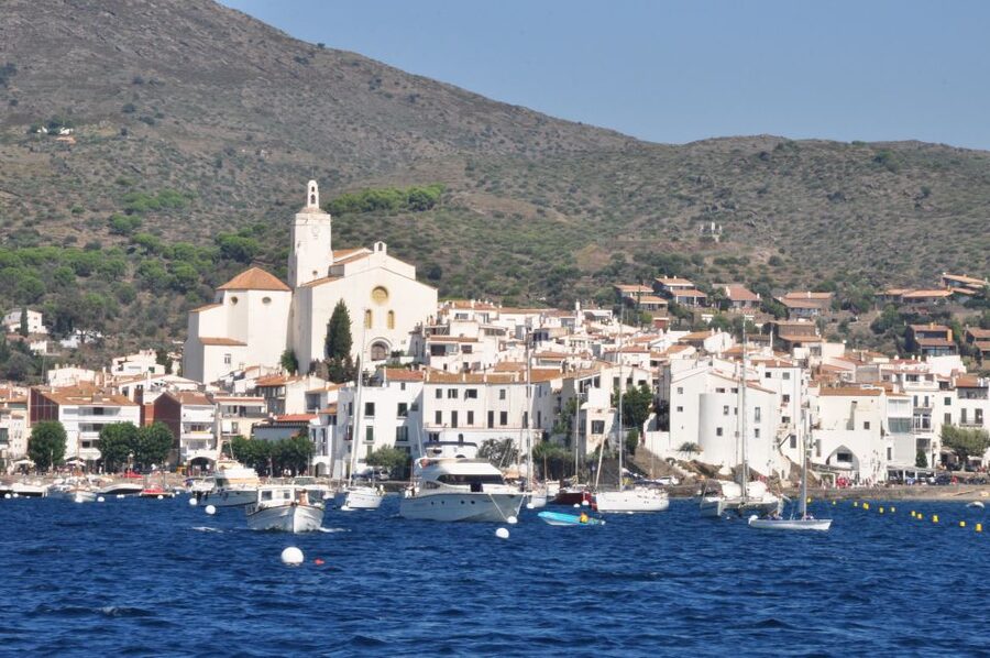From Roses: Catamaran Cruise Cap Norfeu - Cadaqués - Food, drinks, and comfort on board