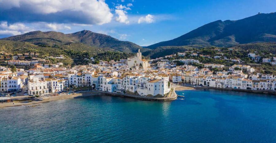 From Roses: Costa Brava Boat Tour to Cadaqués - Leaving Roses across the Bay of Roses