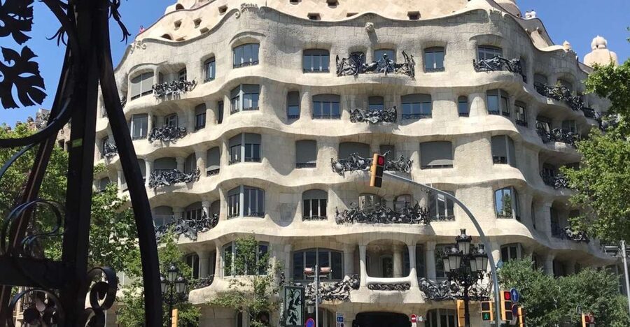 From Salou: Barcelona City Center Tour - Passeig de Gracia and Plaça de Catalunya