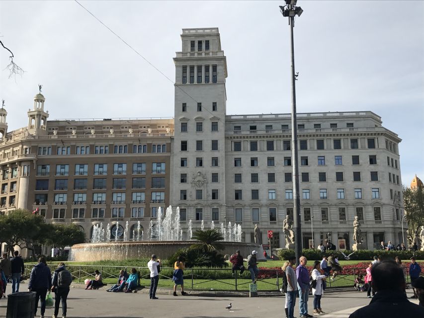 From Salou: Full Day Barcelona Panoramic Tour with Free Time - Sagrada Família, Gaudí’s great first stop