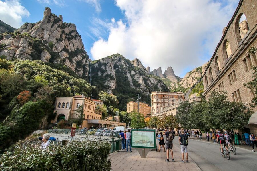 From Salou: Montserrat Monastery and Colonia Güell - FAQ