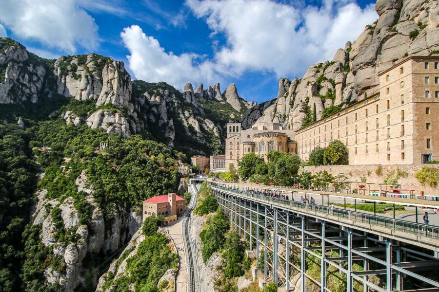 From Salou: Montserrat Monastery and Colonia Güell - What the guided format adds