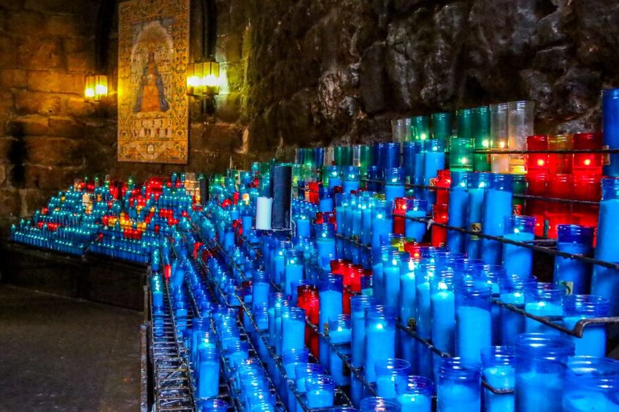 From Salou: Montserrat Monastery and Colonia Güell - Walking, access, and the pace of the day