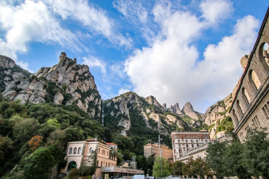 From Salou: Montserrat Monastery and Colonia Güell - Who will enjoy this tour most