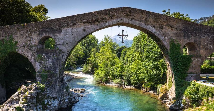 From Santander or Llanes: Covadonga Lakes & Cangas de Onis - From the Cantabrian coast toward Asturias