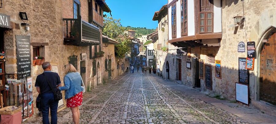 From Santander: Santillana del Mar & Altamira Museum Tour - The ride along the Camino del Norte