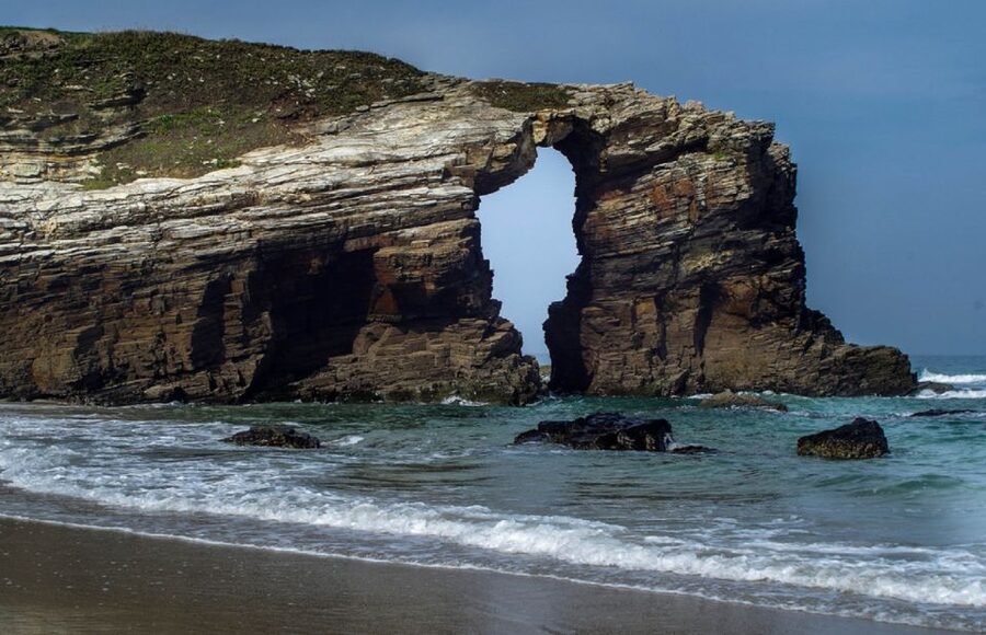 From Santiago: Lugo Ribadeo & Cathedral Beach Full-Day Tour - The big picture: two landmarks, one long day