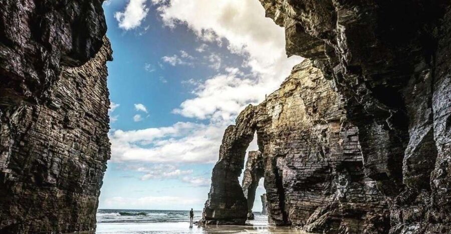 From Santiago: Lugo Ribadeo & Cathedral Beach Full-Day Tour - Ribadeo: the useful middle stop