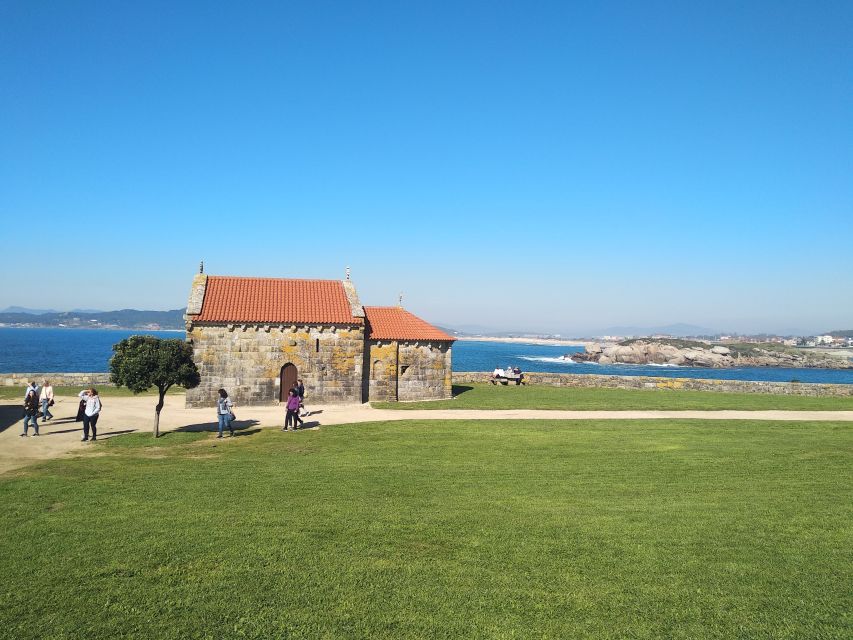 From Santiago: Rías Baixas Galicia Seafood & Wine Day Tour - Coastal towns on the way to Combarro