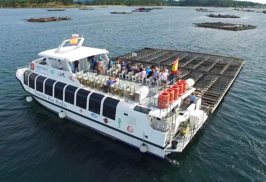 From Santiago: Tour to Rias Baixas with Boat Trip and Winery - Key details at a glance