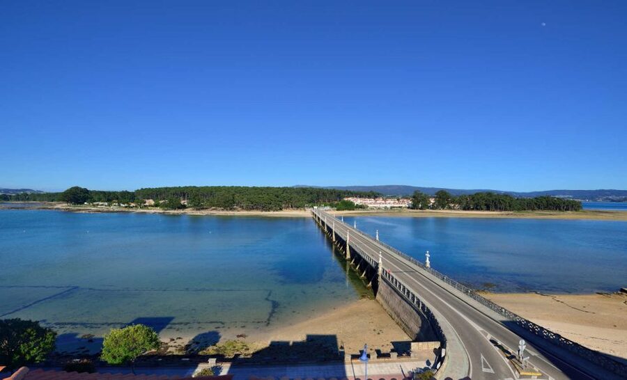 From Santiago: Tour to Rias Baixas with Boat Trip and Winery - Is $50 good value?