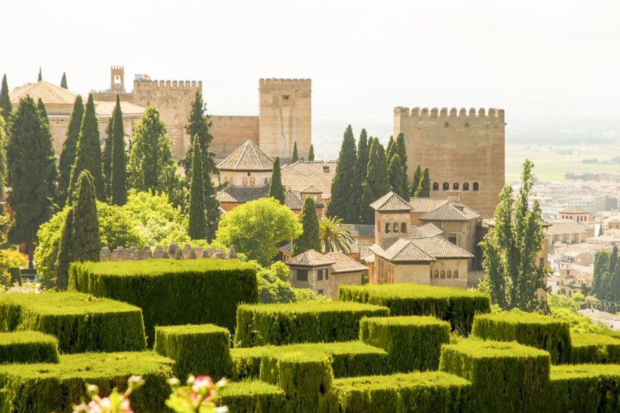From Seville: Granada Day Trip with Alhambra and Albaicín - Guided tour or Alhambra surroundings?