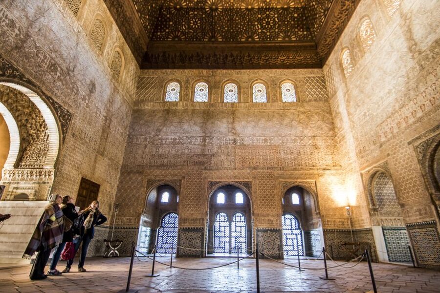 From Seville: Granada Day Trip with Alhambra and Albaicín - What the guides add to the day