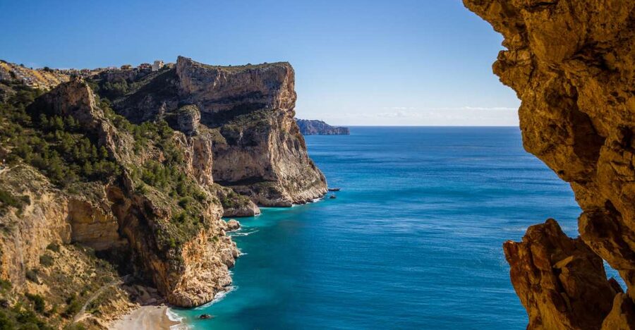 From Valencia: Cala del Moraig Hiking & Beach Trip - Reaching Cala del Moraig and the Cova dels Arcs
