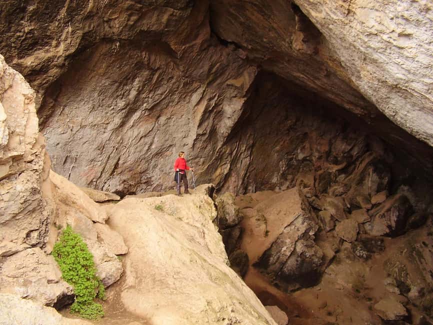 From Valencia: Montanejos Guided Hike with Natural Pools - Starting at Carrer de Ramon Llull