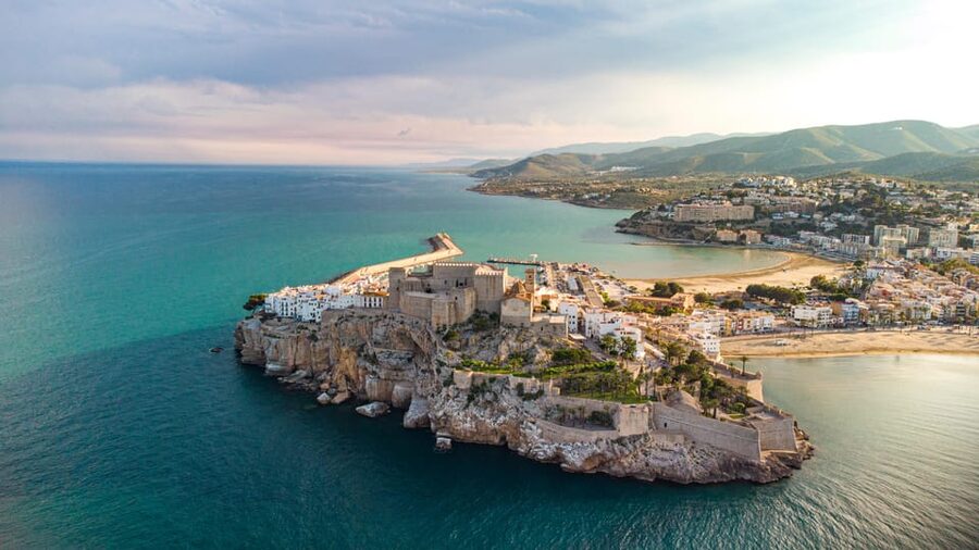 From Valencia: Peniscola Day tour, Game of Thrones - The 90-minute ride north from Valencia
