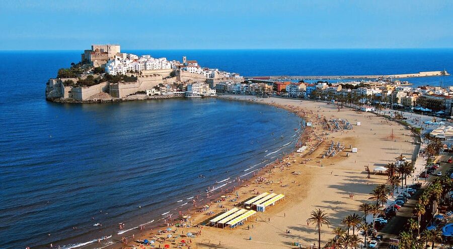 From Valencia: Peniscola Day tour, Game of Thrones - Free time for lanes, shops, gardens, and beach