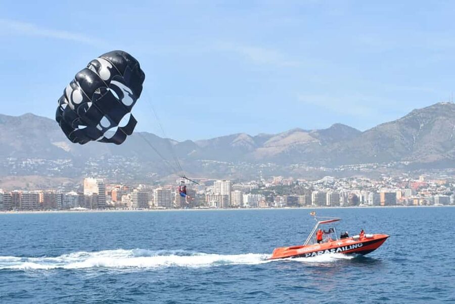 Fuengirola: Deluxe Parasailing Flight from Fuengirola Port - The safety briefing is more than a formality