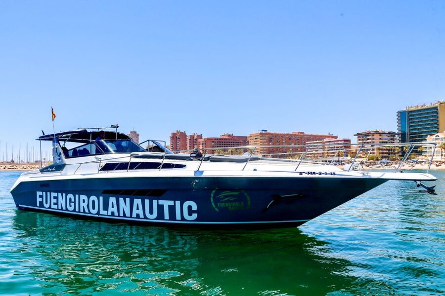 Fuengirola: Dolphin Watching by Yacht with Snacks and Drinks - Sun, shade, snacks, and the easygoing middle hour