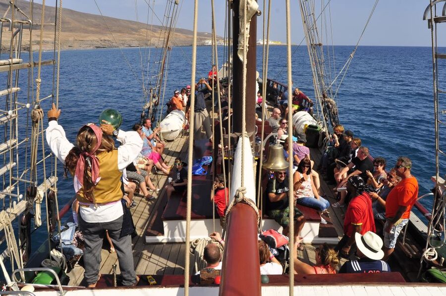 Fuerteventura: 4-Hour Pirate Sailing Adventure - Canarian lunch around noon