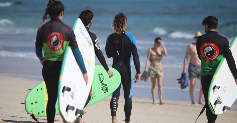Fuerteventura : Corralejo Surf Lesson - Beach theory before you touch the board