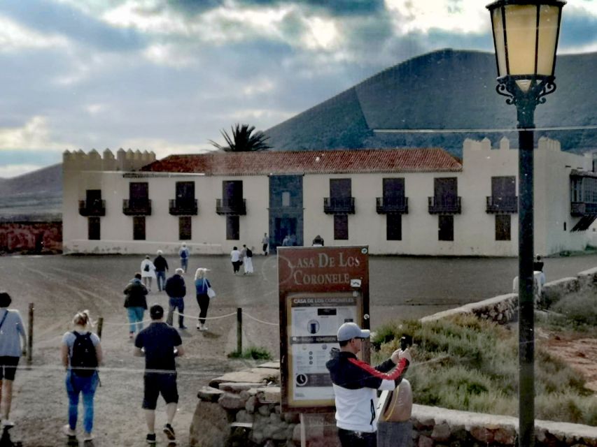 Fuerteventura: North of Fuerteventura for Cruise Passengers - El Cotillo: cliffs, surf, and a wilder coast