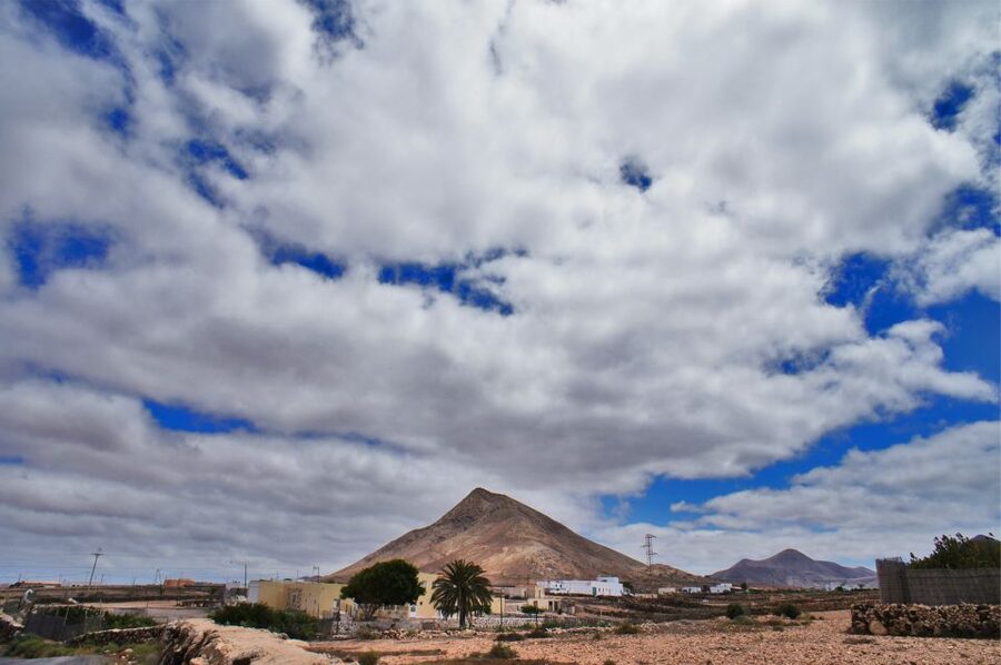 Fuerteventura: Panoramic Tour - Ajuy: black sand, seafood, and caves