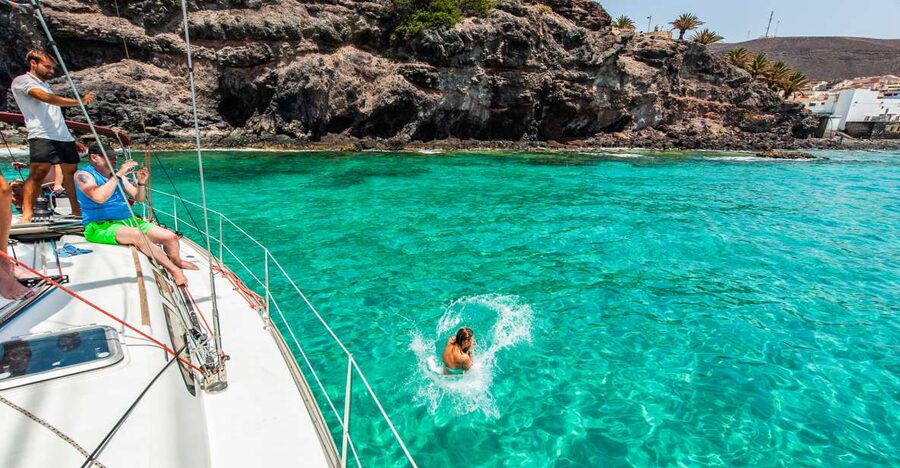 Fuerteventura: Sailing with Snorkeling and Dolphin Watching - Sailing south with the engine switched off