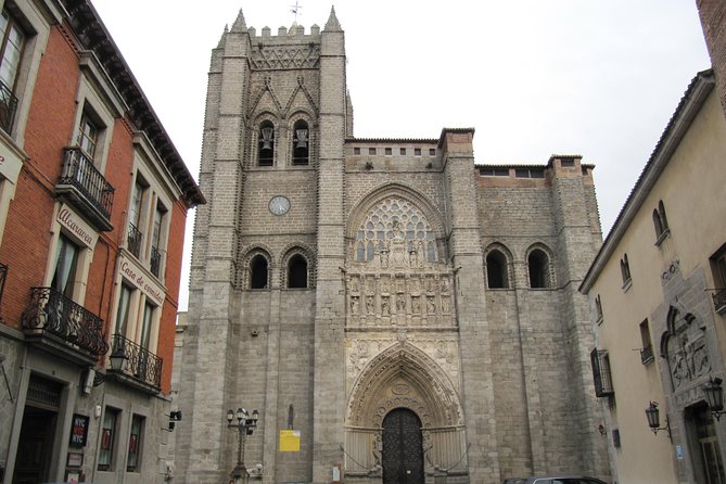 Full Day Tour to Avila & Segovia from Madrid - Free time, guided walks, and the bilingual format