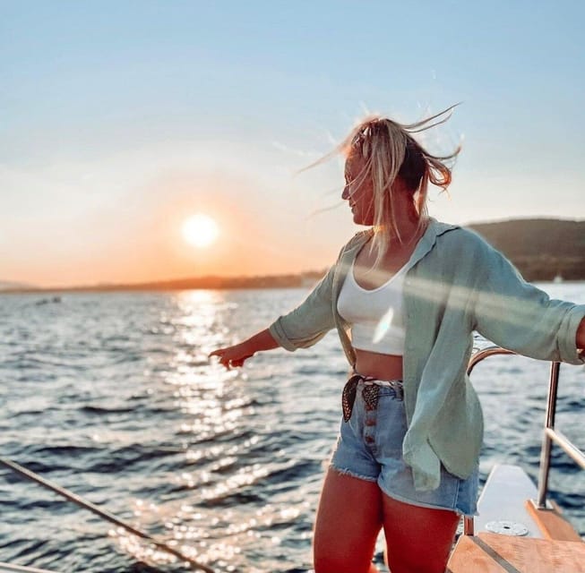 Gandía: Sea Cruise from Gandia with Sunset Option - What the crew does, and what it does not do