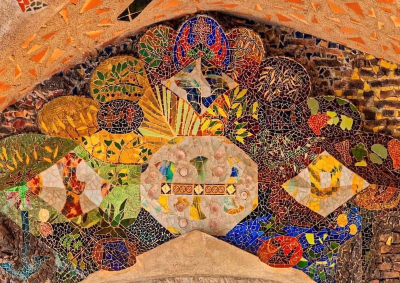 Gaudi's Crypt in Colonia Güell with Audioguide - Using the audioguide without rushing