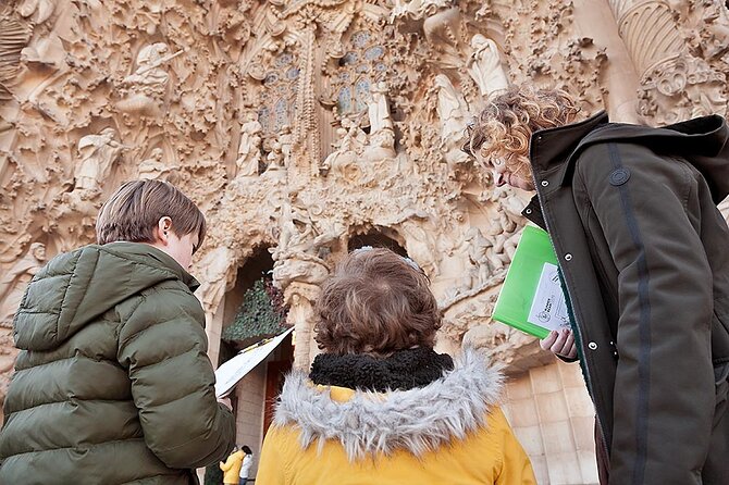Gaudi & Sagrada Familia Donation-Based Tour in English - Passeig de Gràcia: a boulevard with more than shopping