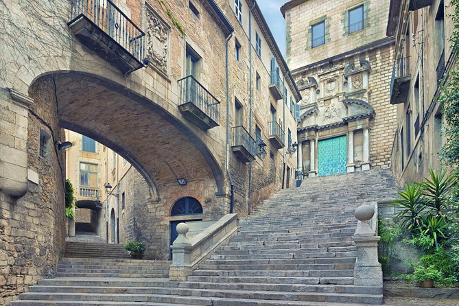 Girona and Dali Museum Full Day tour from Barcelona - What the guides add to the day