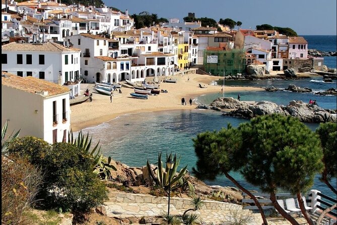 Girona, Costa Brava and Medieval Village from Barcelona - What the guides add to the day