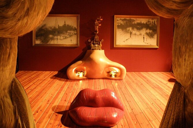 Girona & Dali Museum Small Group Tour with Pick-up from Barcelona - Figueres and the road to Dalí
