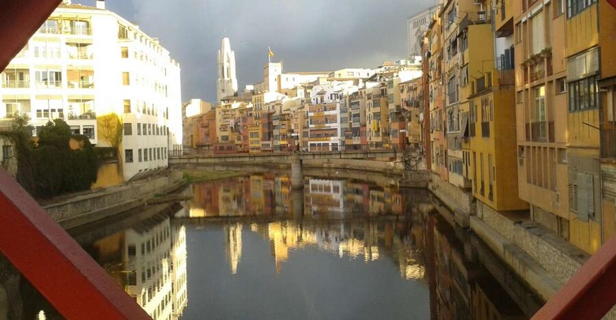 Girona: Jewish Heritage Guided City Tour and Museum Visit - The first hour: Girona’s Barri Vell sets the scene