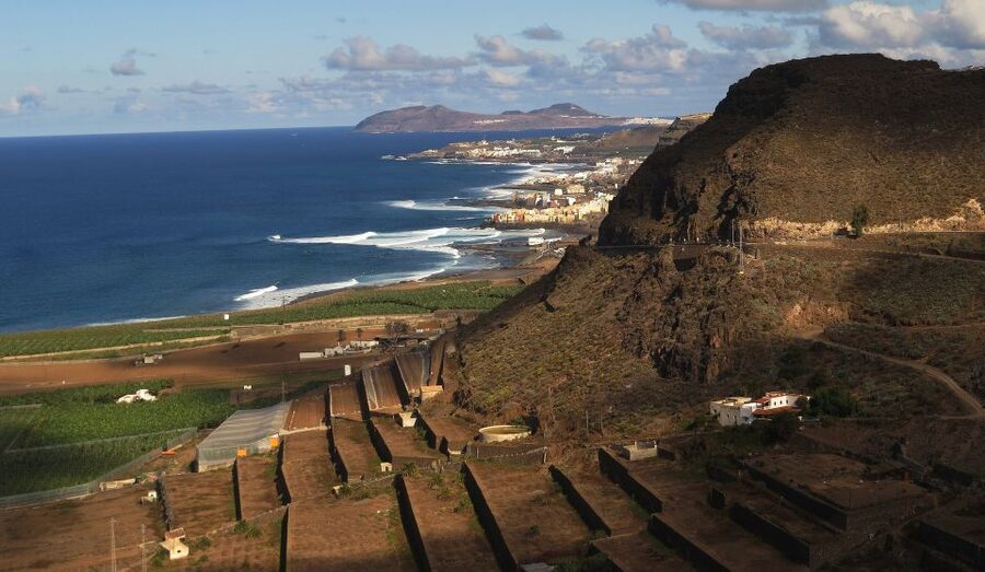 Gran Canaria: Grand Island Tour by Bus with Transfers - The Montañas Azules and Gran Canaria’s volcanic colors