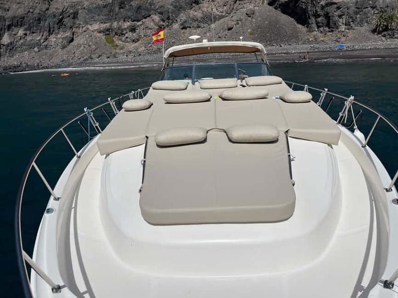 Gran Canaria: Shared yacht excursion with beverages, lunch and snorkeling - At a glance