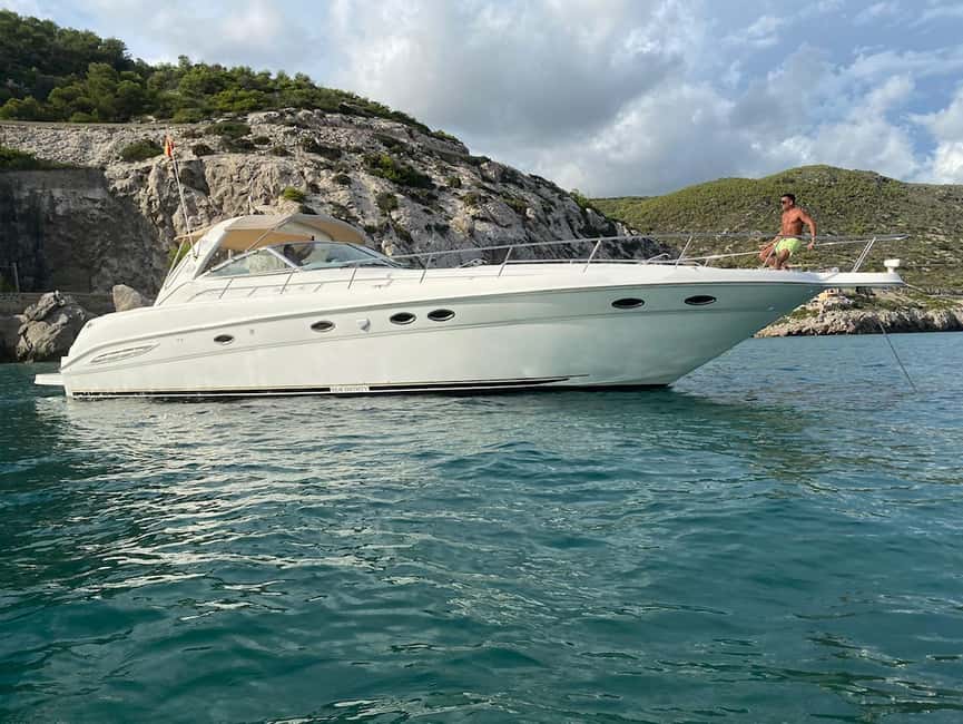Gran Canaria: Shared yacht excursion with beverages, lunch and snorkeling - From your hotel to Puerto Rico harbor
