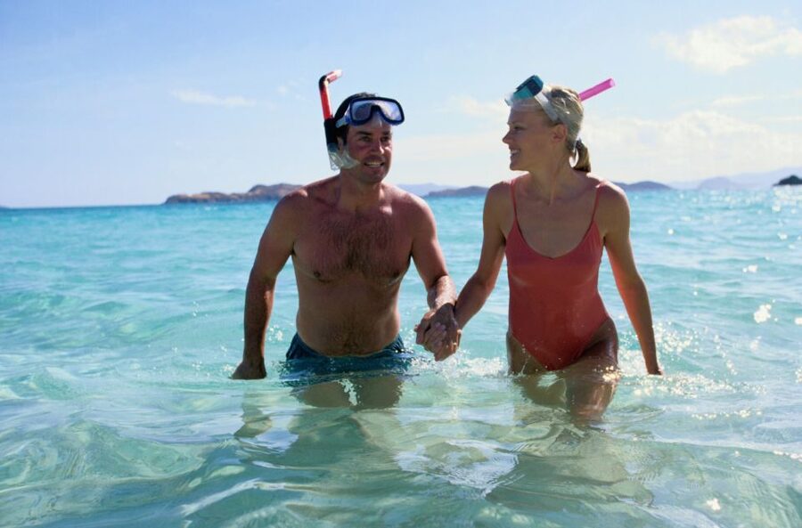 Gran Canaria: Snorkeling Trip - Getting fitted with a wetsuit and mask